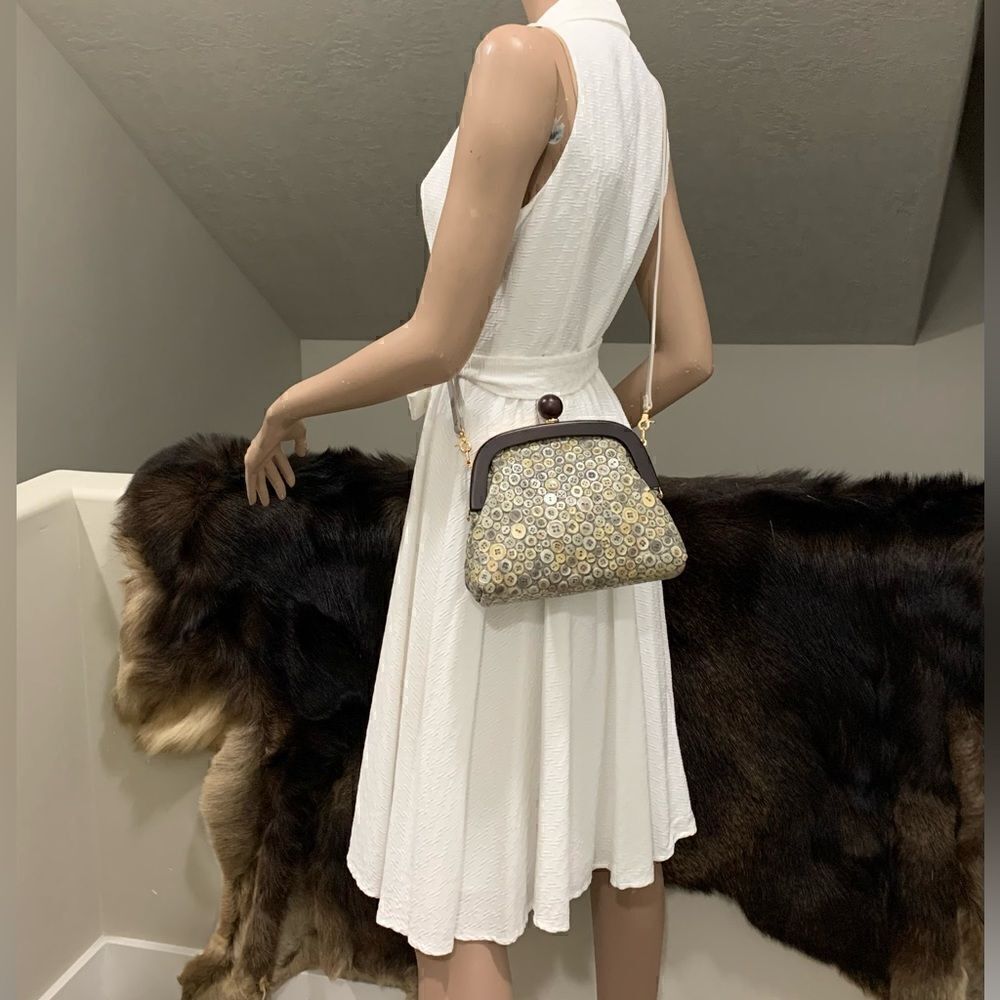 Handmade Genuine Leather Relief Button Pattern Push-lock Clutch/Crossbody - Picture 6 of 16